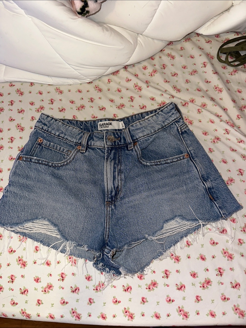 Garage High-Rise Distressed Blue Jean Shorts (size 03 26-fits like small)